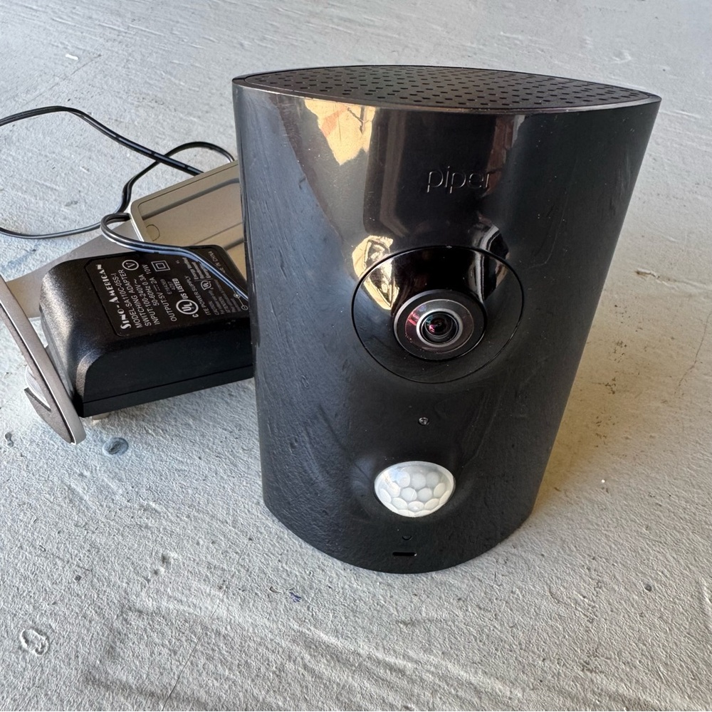 Piper Security Camera in Black